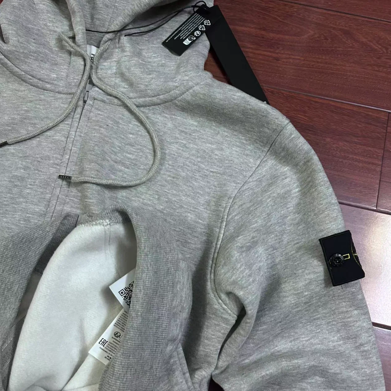 Compass Top Button Patch Hoodi - đánh giá và giá Fear Of God Essential