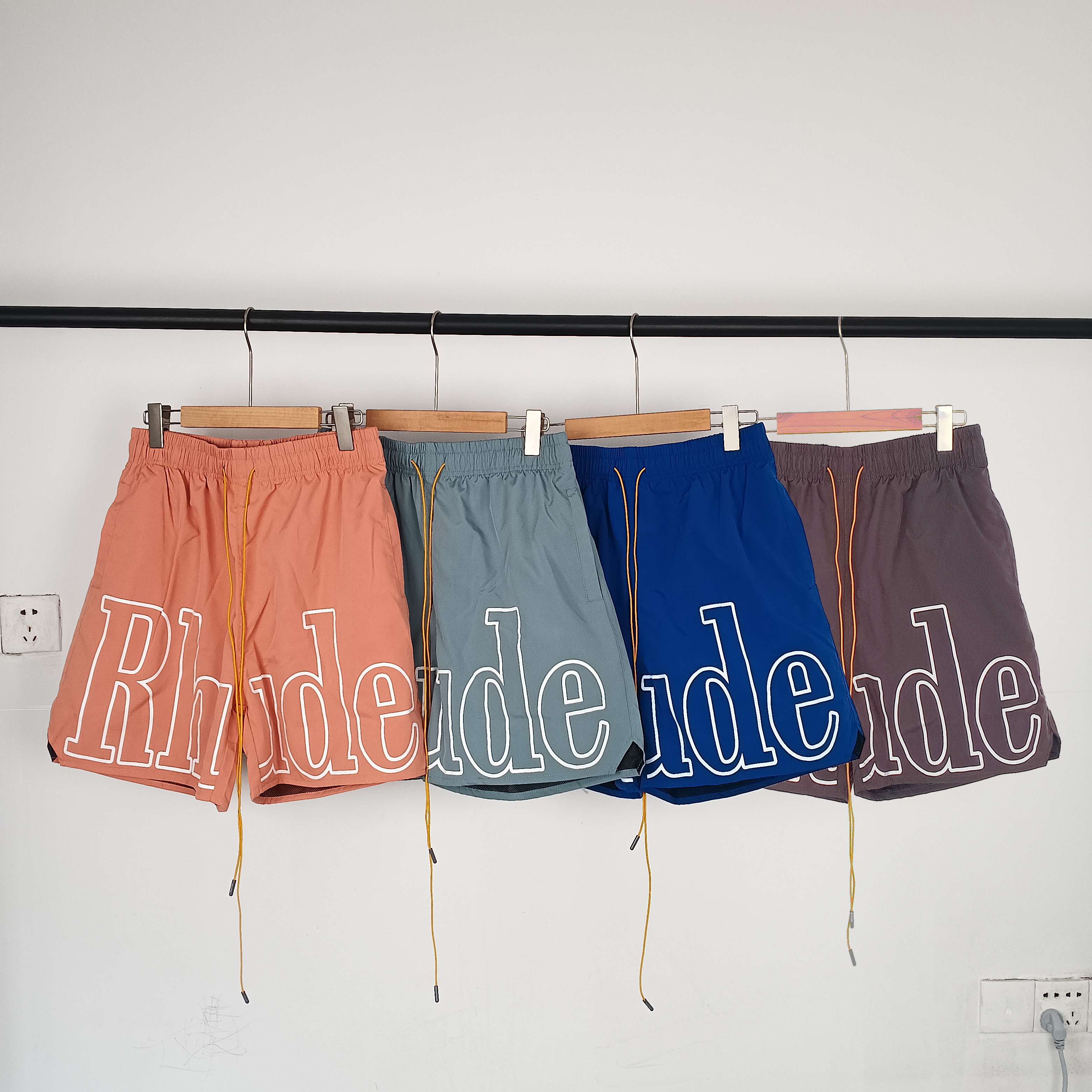 High street fashion shorts RHU - đánh giá và giá Fear Of God Essential